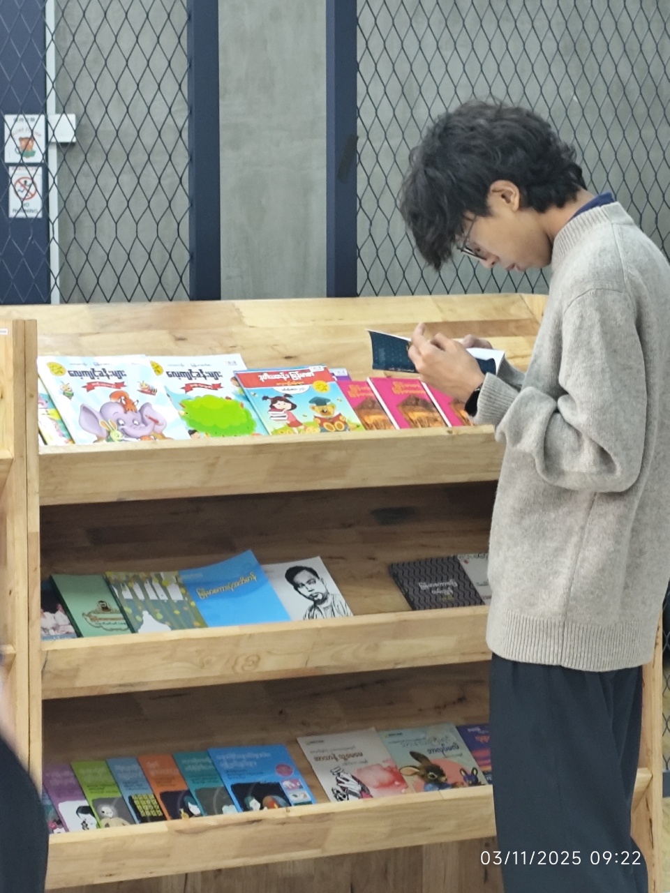 20250311-G11 students explore knowledge in the library